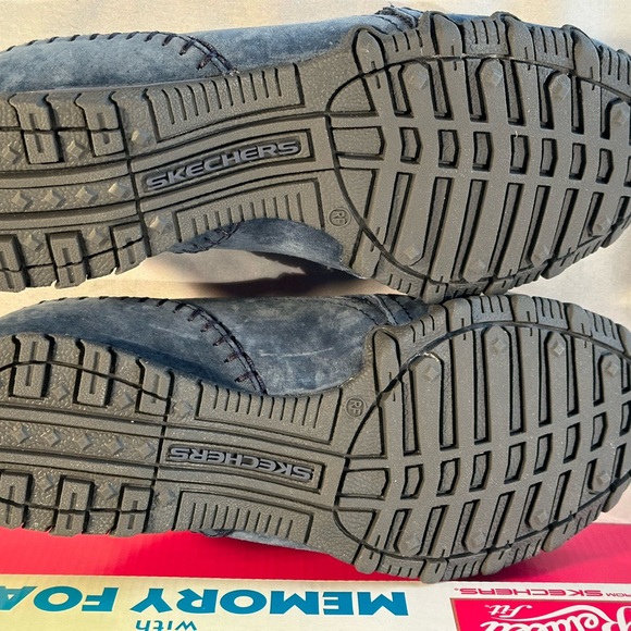 Women’s Relaxed Fit Memory Foam Slip On - Picture 2 of 7